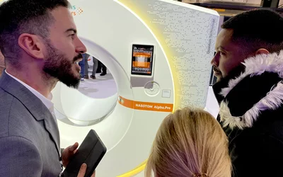Attendees discuss the Siemens Naeotom Alpha.pro photon counting CT RSNA 2024. Photo by Dave Fornell